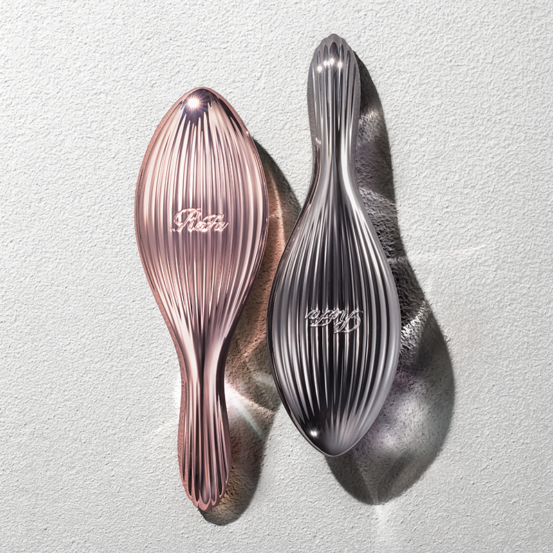 Polish with natural bristles. Each stroke creates a luxurious shine. &quat;ReFa AILE BRUSH RAY&quat; launches on Wednesday, September 18, 2024.